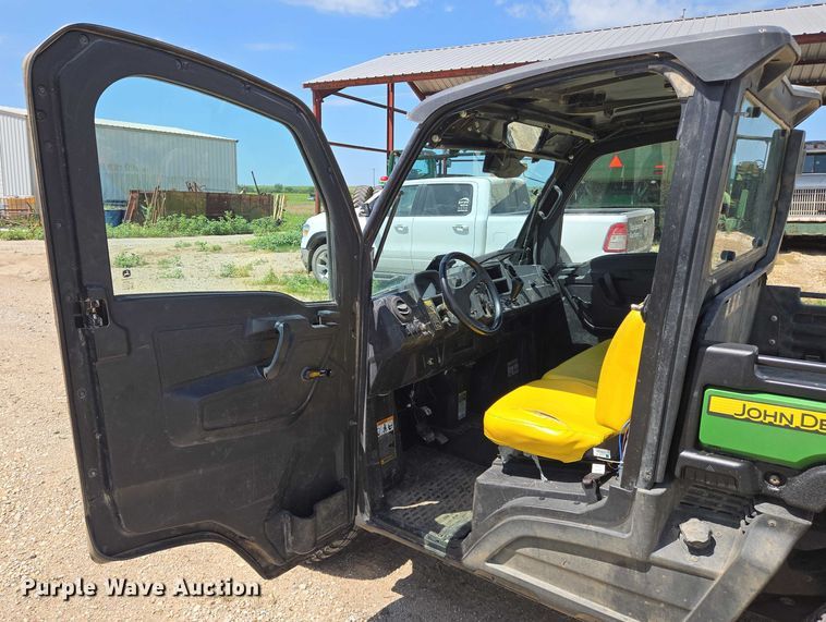 image for item EN8310 2018 John Deere XUV 835M utility vehicle