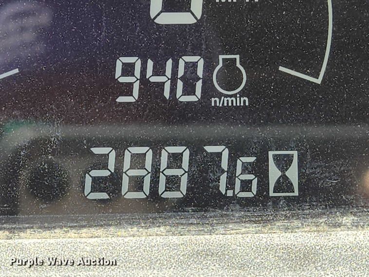 image for item EN8310 2018 John Deere XUV 835M utility vehicle