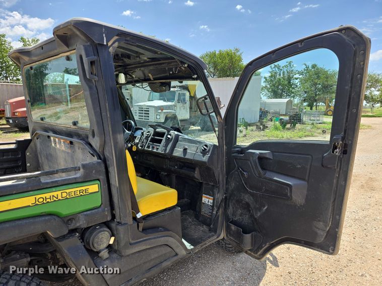 image for item EN8310 2018 John Deere XUV 835M utility vehicle