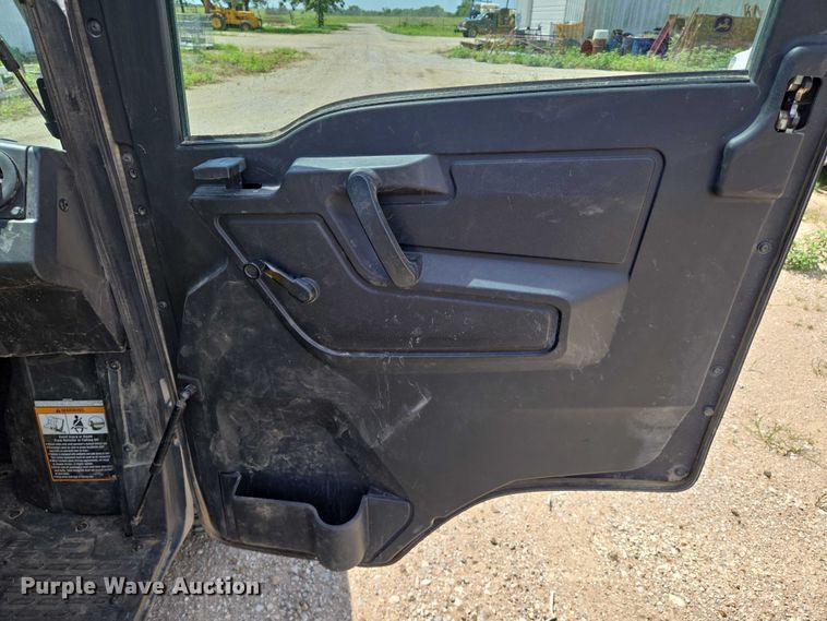 image for item EN8310 2018 John Deere XUV 835M utility vehicle