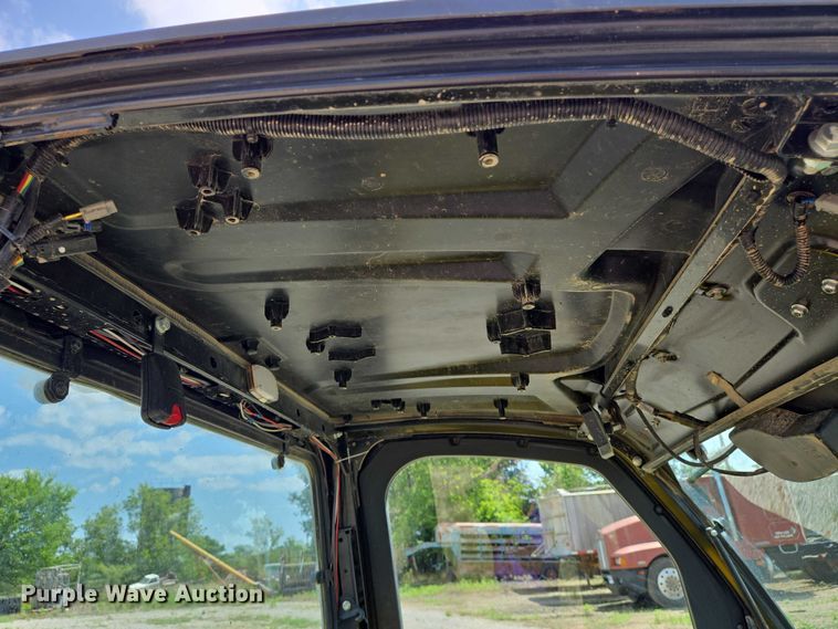 image for item EN8310 2018 John Deere XUV 835M utility vehicle