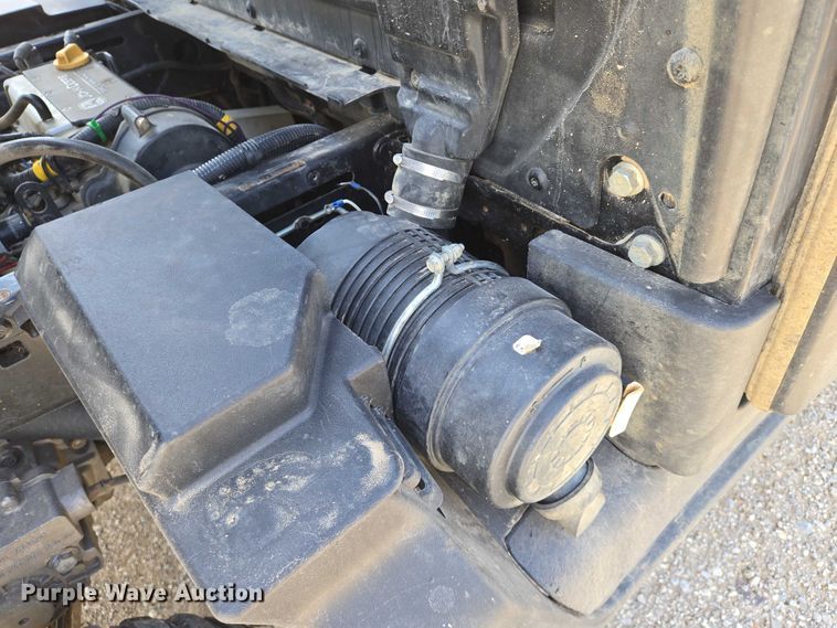 image for item EN8310 2018 John Deere XUV 835M utility vehicle