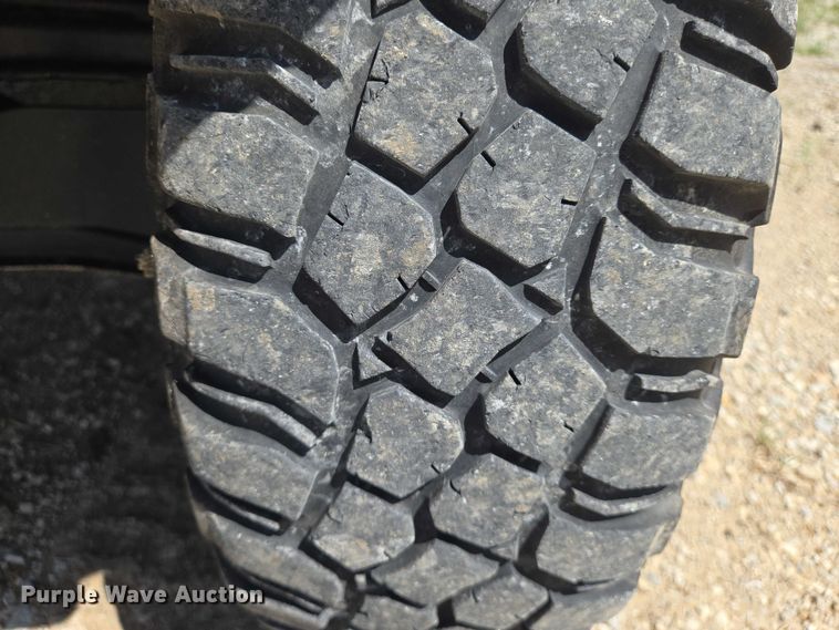 image for item EN8310 2018 John Deere XUV 835M utility vehicle