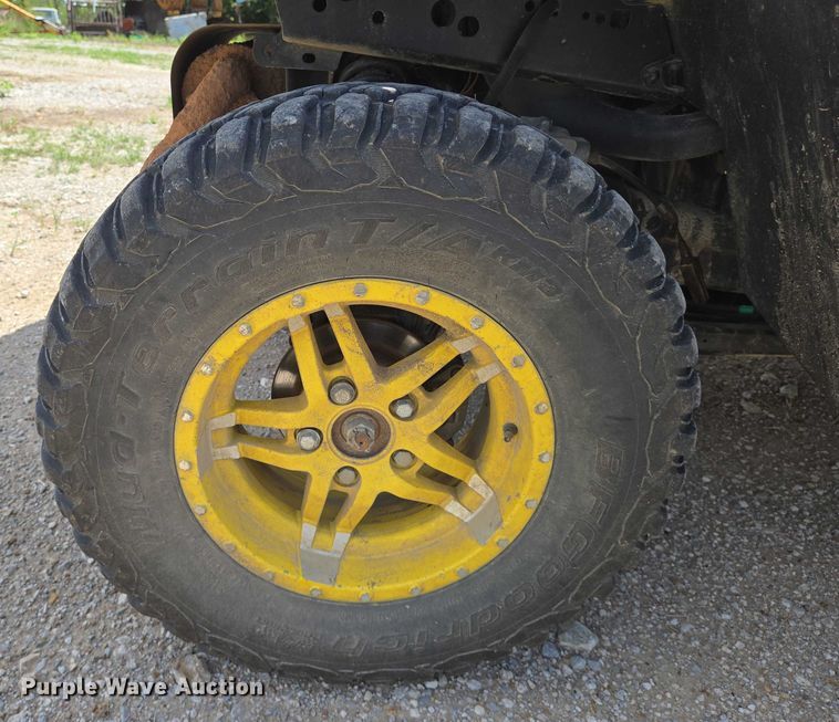 image for item EN8310 2018 John Deere XUV 835M utility vehicle