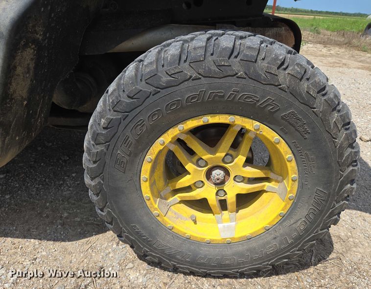 image for item EN8310 2018 John Deere XUV 835M utility vehicle