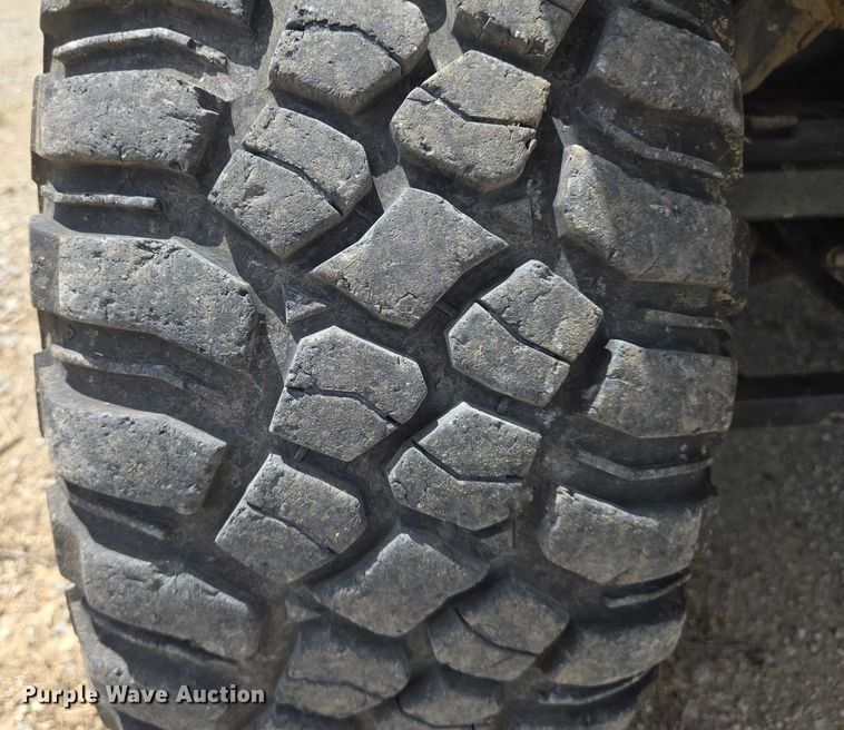 image for item EN8310 2018 John Deere XUV 835M utility vehicle