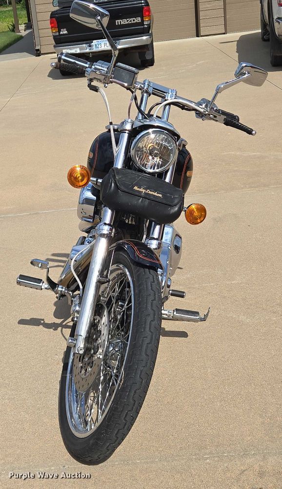 image for item EN8376 1993 Harley-Davidson Dyna Low Rider motorcycle