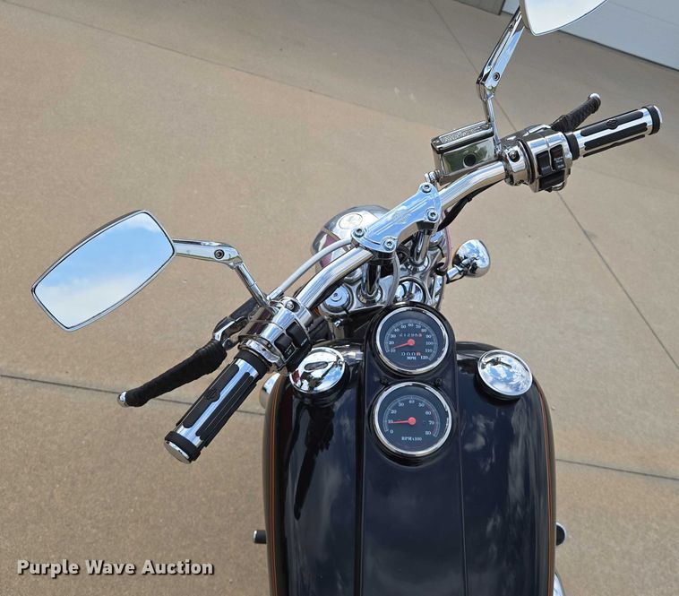 image for item EN8376 1993 Harley-Davidson Dyna Low Rider motorcycle