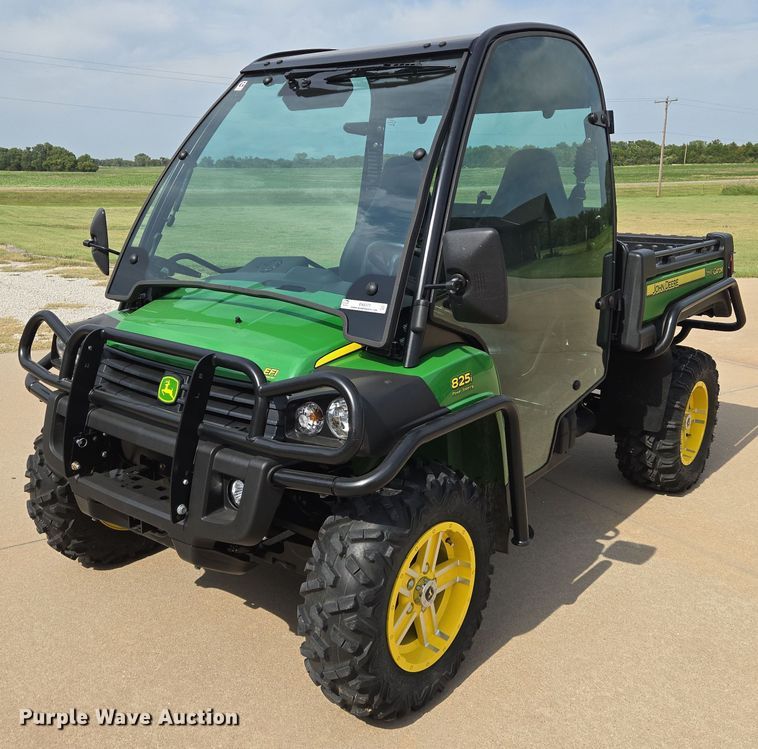image for item EN8377 2014 John Deere Gator 825i utility vehicle