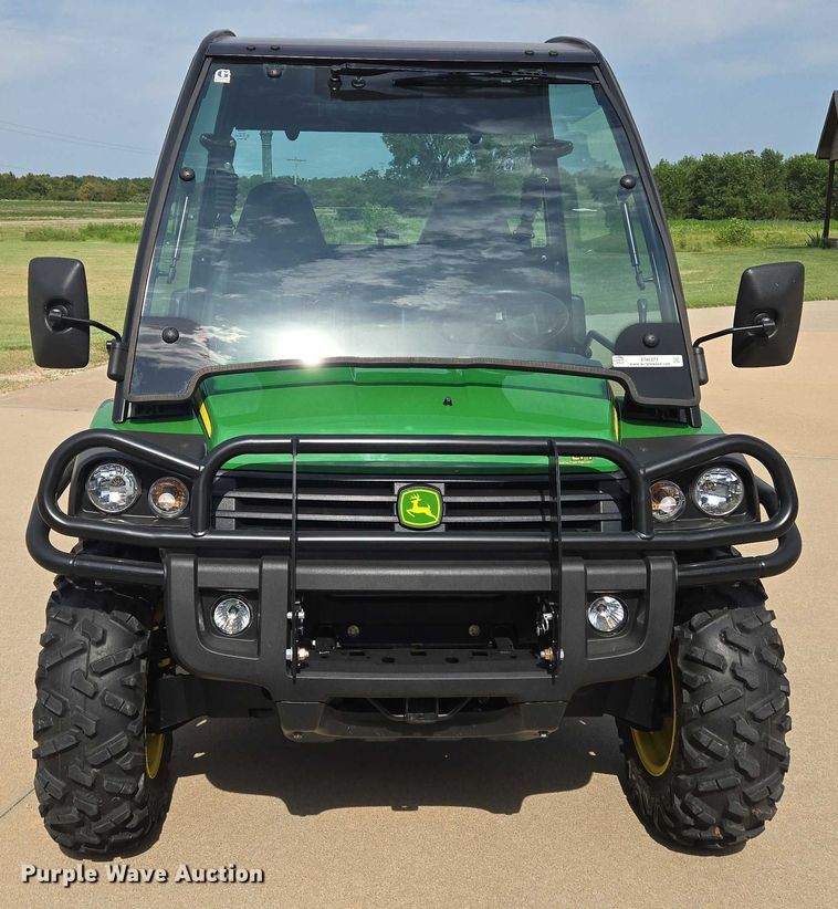 image for item EN8377 2014 John Deere Gator 825i utility vehicle