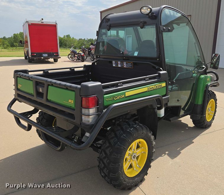 image for item EN8377 2014 John Deere Gator 825i utility vehicle