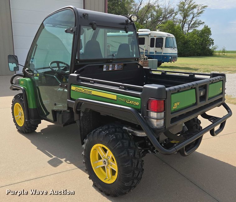image for item EN8377 2014 John Deere Gator 825i utility vehicle