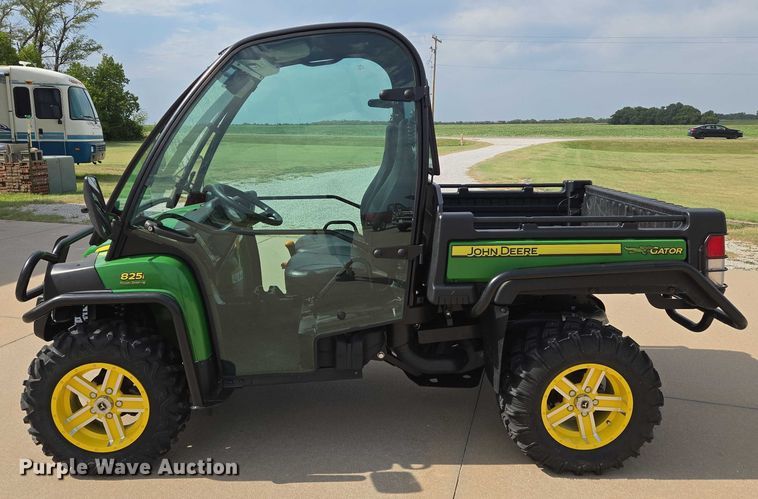 image for item EN8377 2014 John Deere Gator 825i utility vehicle