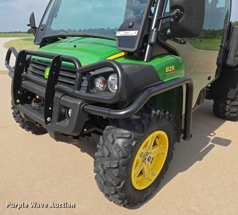 image for item EN8377 2014 John Deere Gator 825i utility vehicle