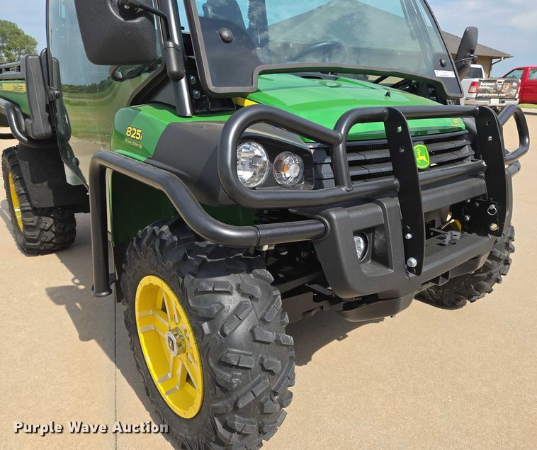 image for item EN8377 2014 John Deere Gator 825i utility vehicle