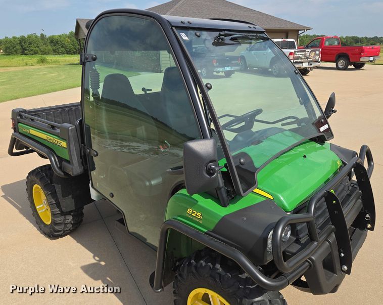 image for item EN8377 2014 John Deere Gator 825i utility vehicle