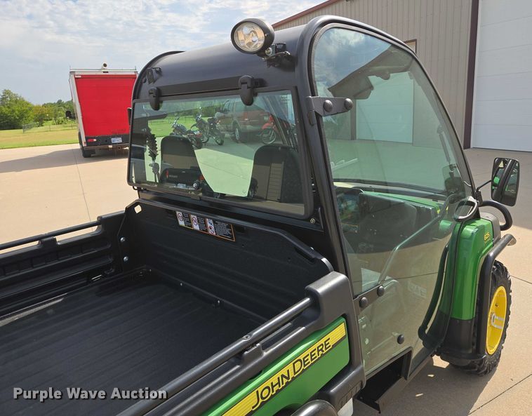 image for item EN8377 2014 John Deere Gator 825i utility vehicle