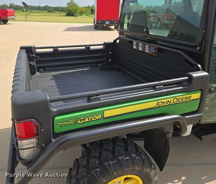 image for item EN8377 2014 John Deere Gator 825i utility vehicle