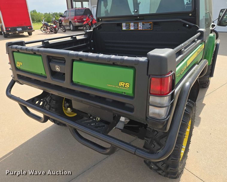 image for item EN8377 2014 John Deere Gator 825i utility vehicle