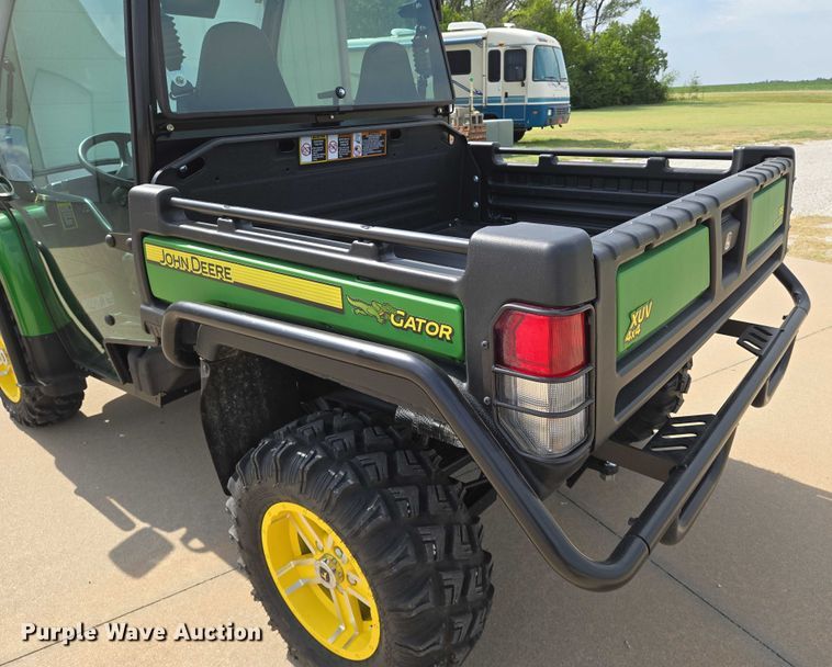 image for item EN8377 2014 John Deere Gator 825i utility vehicle