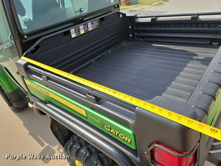 image for item EN8377 2014 John Deere Gator 825i utility vehicle