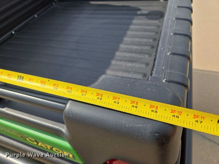 image for item EN8377 2014 John Deere Gator 825i utility vehicle