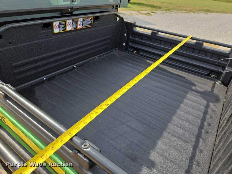 image for item EN8377 2014 John Deere Gator 825i utility vehicle