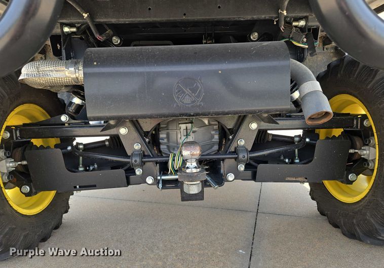 image for item EN8377 2014 John Deere Gator 825i utility vehicle