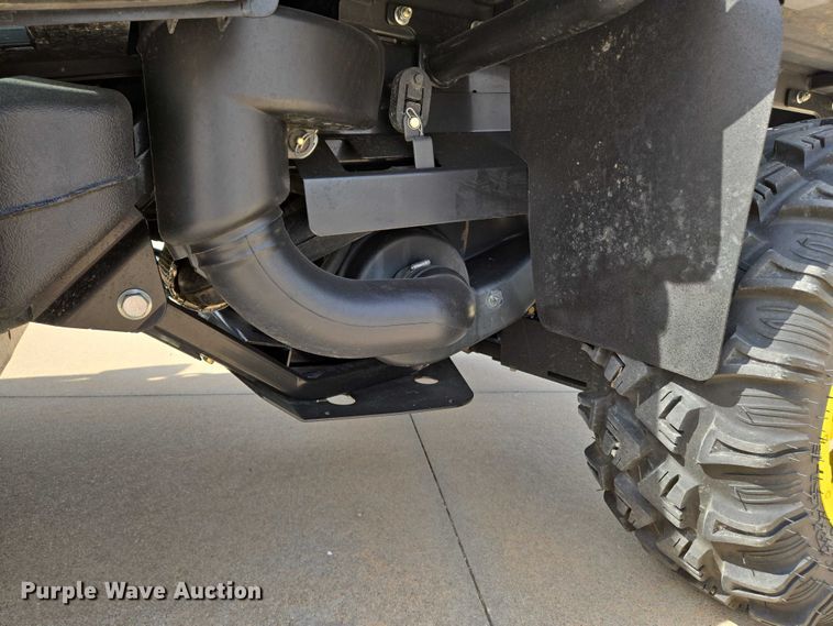 image for item EN8377 2014 John Deere Gator 825i utility vehicle