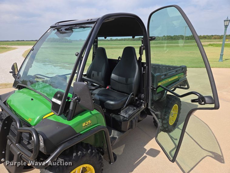 image for item EN8377 2014 John Deere Gator 825i utility vehicle