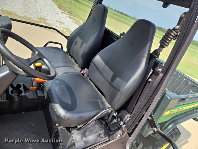image for item EN8377 2014 John Deere Gator 825i utility vehicle
