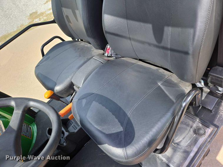 image for item EN8377 2014 John Deere Gator 825i utility vehicle