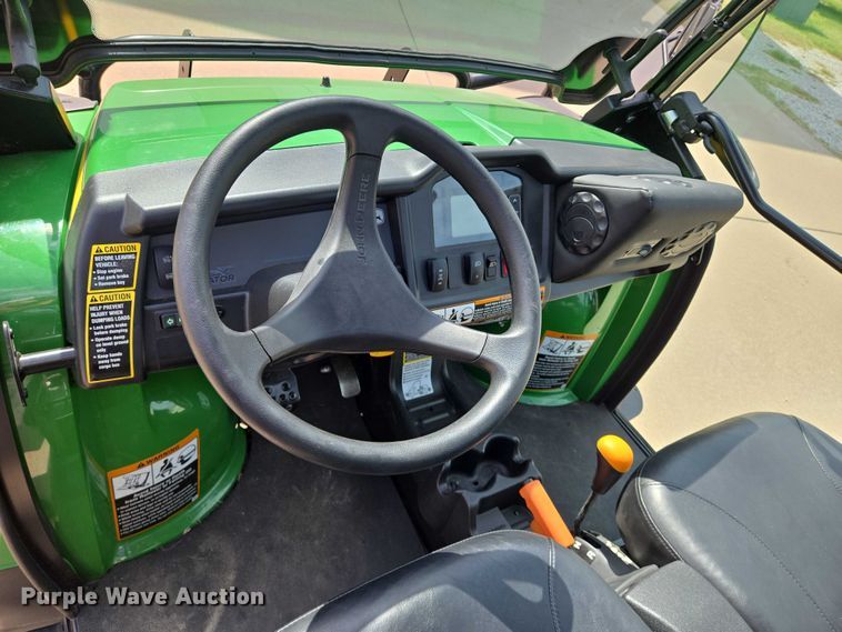 image for item EN8377 2014 John Deere Gator 825i utility vehicle