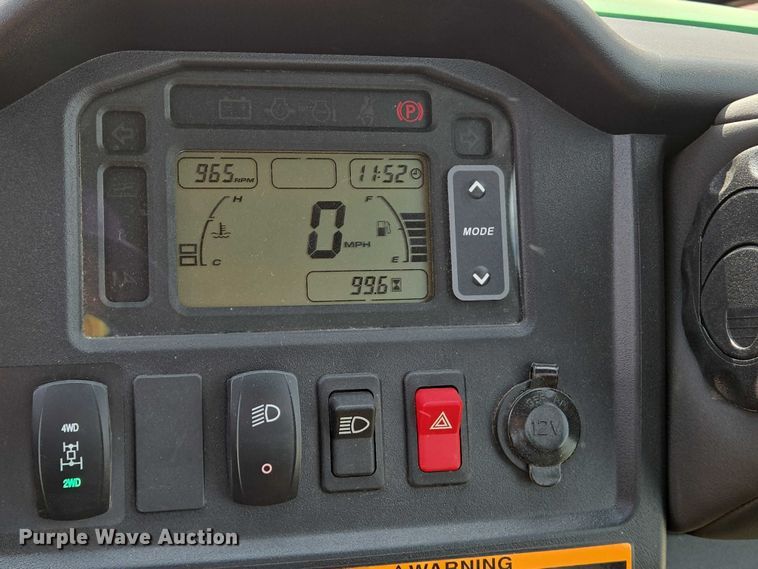 image for item EN8377 2014 John Deere Gator 825i utility vehicle