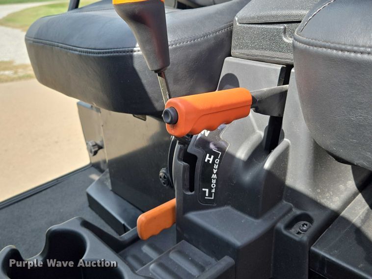 image for item EN8377 2014 John Deere Gator 825i utility vehicle