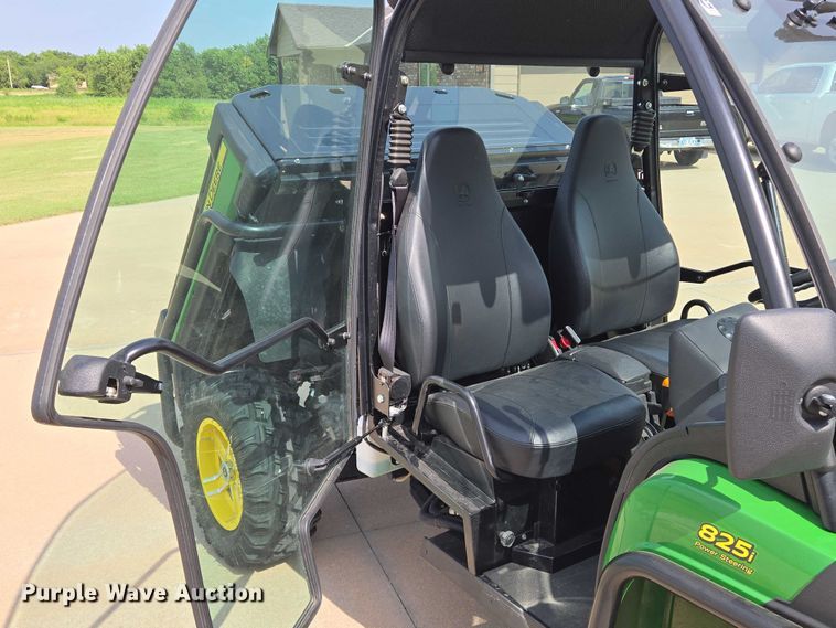 image for item EN8377 2014 John Deere Gator 825i utility vehicle