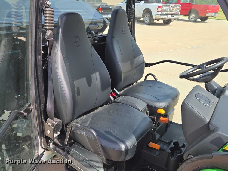 image for item EN8377 2014 John Deere Gator 825i utility vehicle