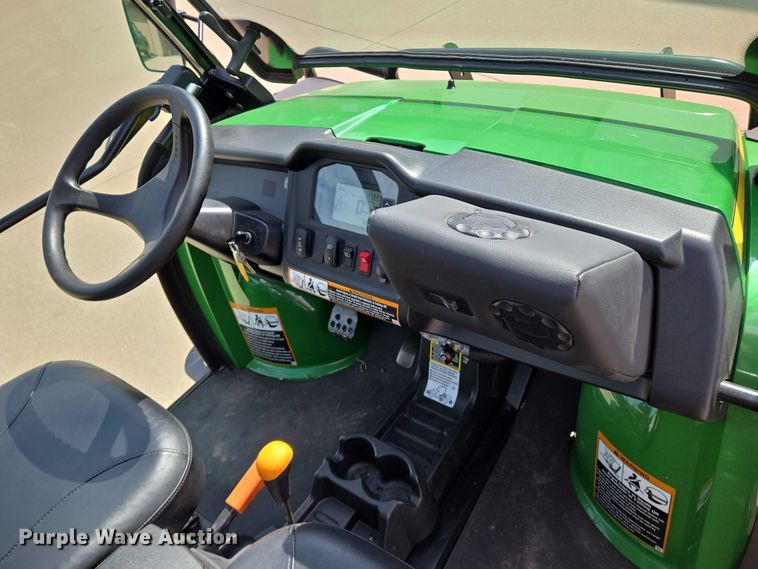 image for item EN8377 2014 John Deere Gator 825i utility vehicle