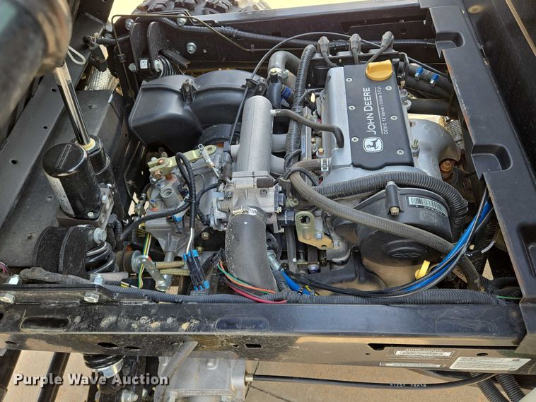 image for item EN8377 2014 John Deere Gator 825i utility vehicle