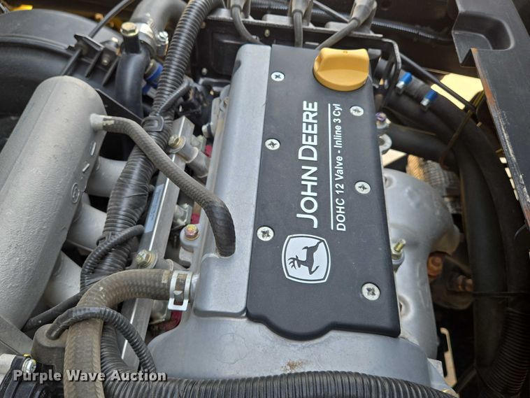 image for item EN8377 2014 John Deere Gator 825i utility vehicle