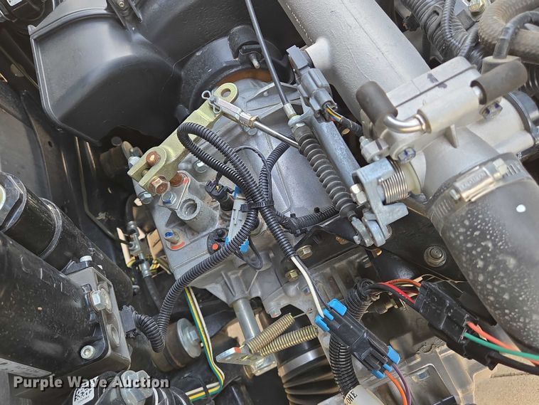 image for item EN8377 2014 John Deere Gator 825i utility vehicle