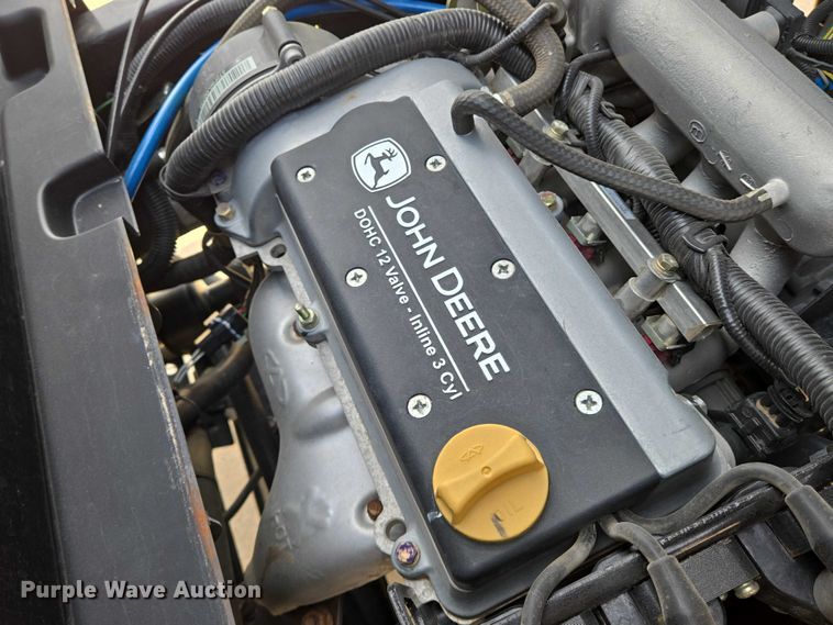 image for item EN8377 2014 John Deere Gator 825i utility vehicle