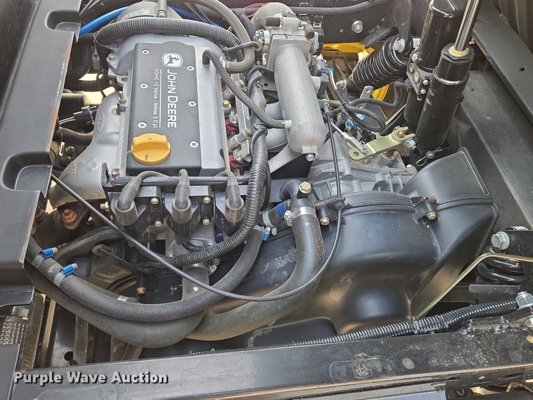 image for item EN8377 2014 John Deere Gator 825i utility vehicle