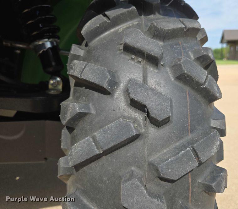 image for item EN8377 2014 John Deere Gator 825i utility vehicle