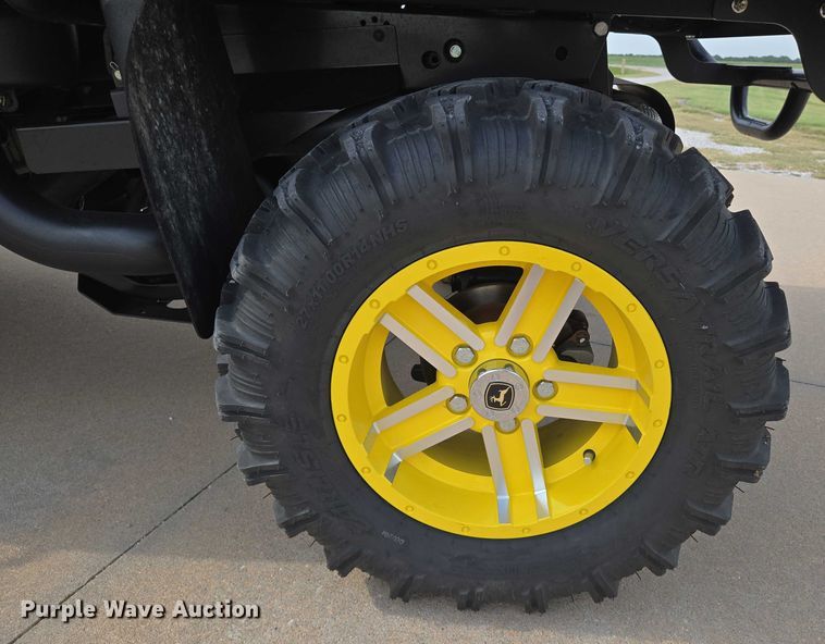 image for item EN8377 2014 John Deere Gator 825i utility vehicle