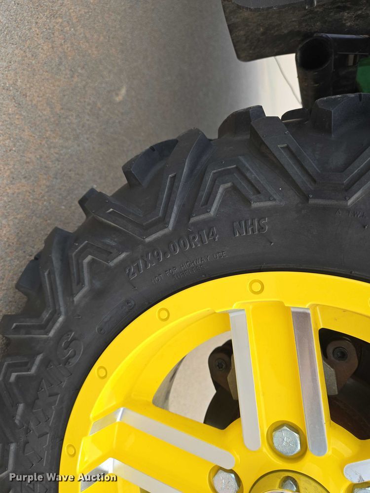 image for item EN8377 2014 John Deere Gator 825i utility vehicle