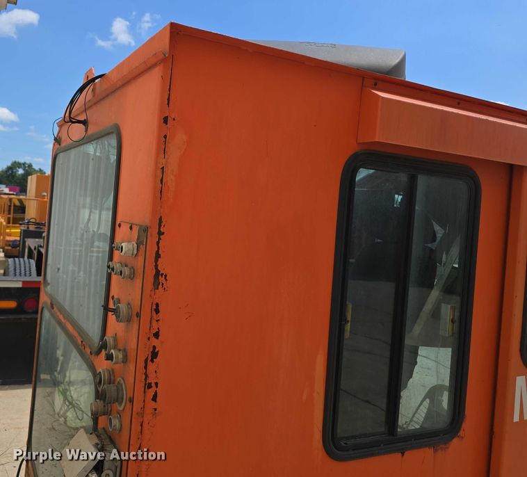 image for item EO1563 Mi-Jack crane operators station