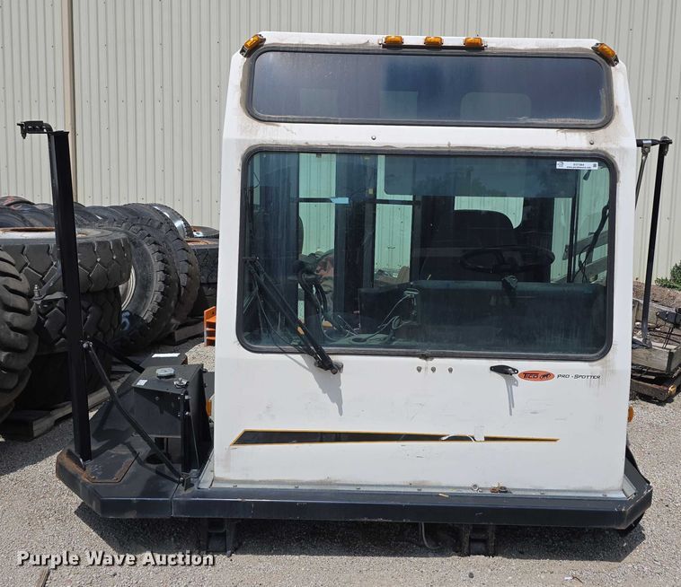 image for item EO1564 Yard truck cab