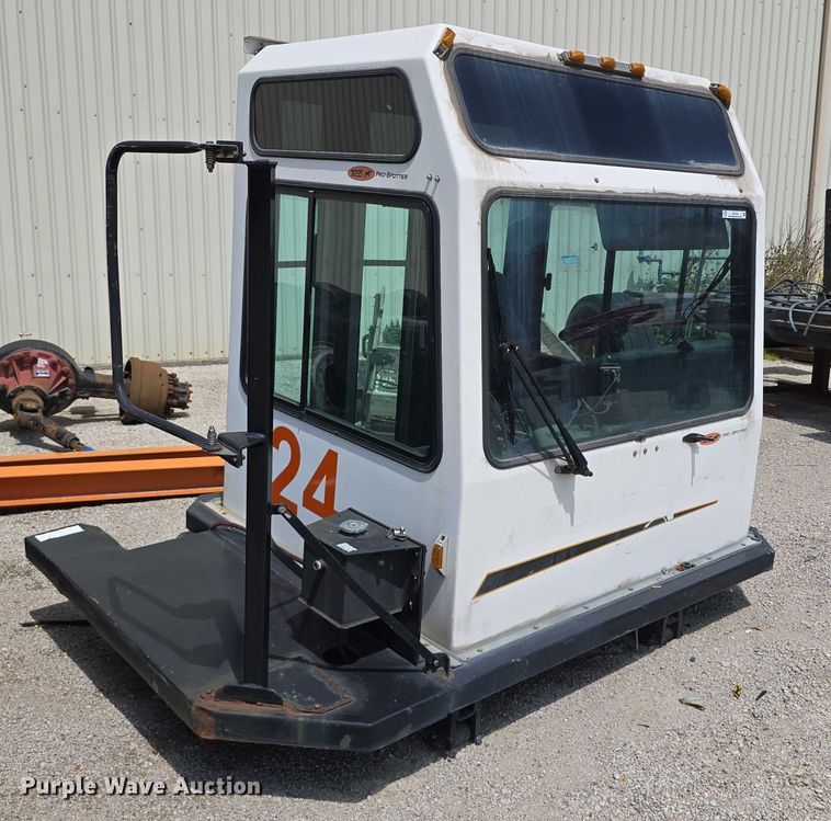 image for item EO1564 Yard truck cab
