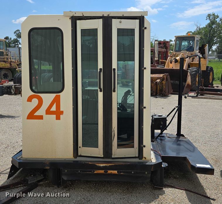 image for item EO1564 Yard truck cab
